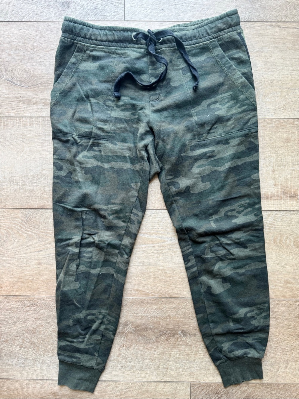 Sanctuary Women’s Green Camo Jogger Sweatpants